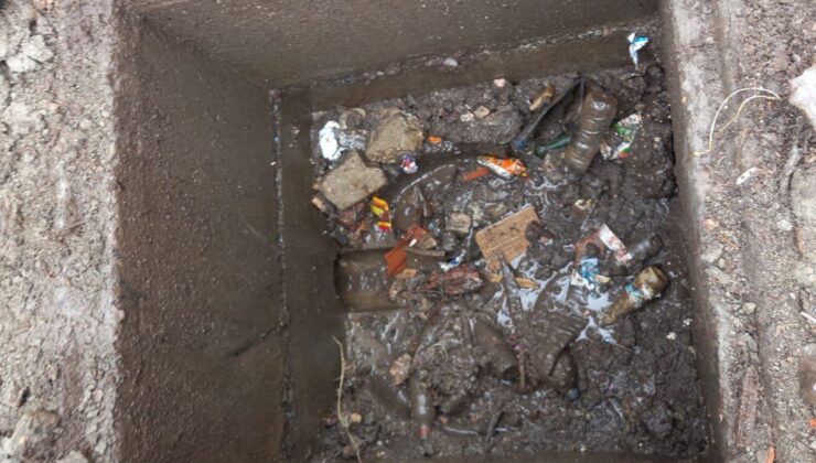 Alt yapı hatlarında temizlik: Kanalizasyon ve yağmursuyu hatlarında araç lastiği, beton parçaları çıktı
