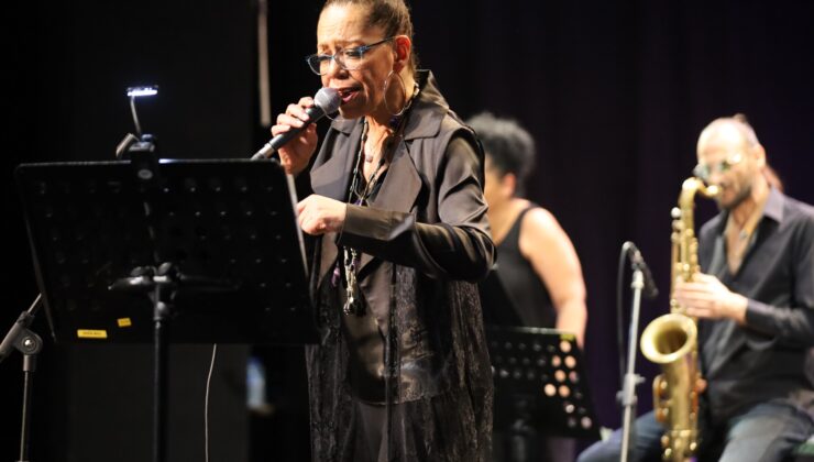 Pop-caz müziğin başarılı ismi Melis Sökmen, Bursalılara unutulmaz bir akşam yaşattı.