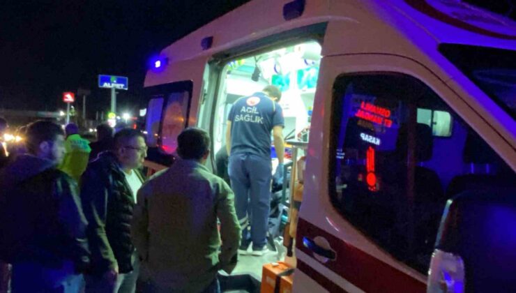 D-100’de motosiklet yayaya çarptı: 2 ağır yaralı