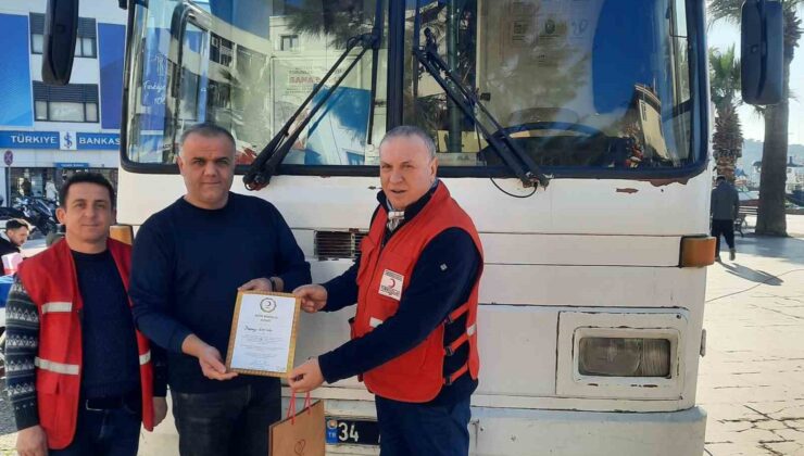 Ayvalık’ta Türk Kızılay’ından kan bağışçısına altın madalya