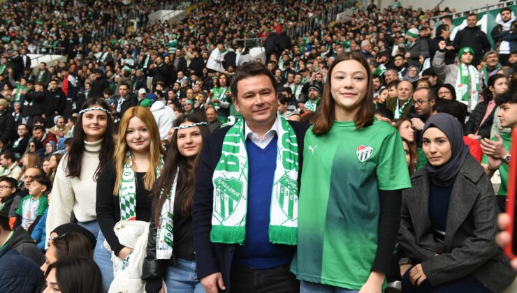 Başkan Aydın, Bursaspor’un maçını öğrencilerle birlikte izledi
