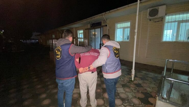 Ayvalık’ta jandarma ekipleri çeşitli suçlardan aranan 13 kişiyi yakaladı