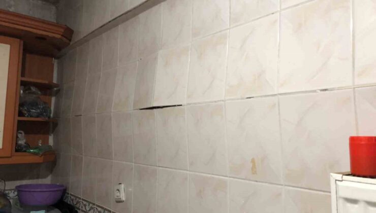 Bahçelievler’de çökme tehlikesi olan bina tahliye edildi