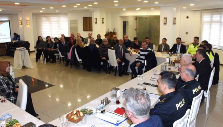 Balıkesir Emniyet Müdürlüğünden muhtarlara ’Huzur’ toplantısı