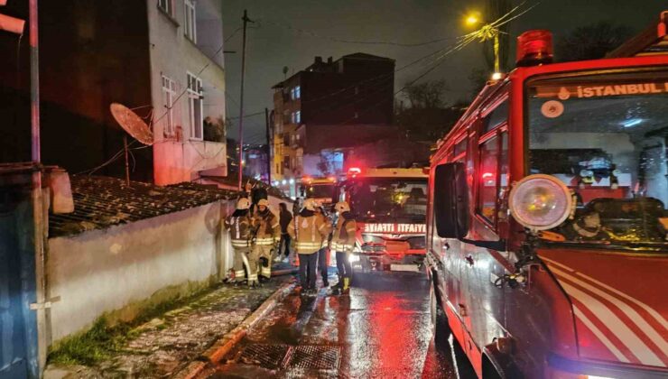 Beyoğlu’nda gecekondu alevlere teslim oldu