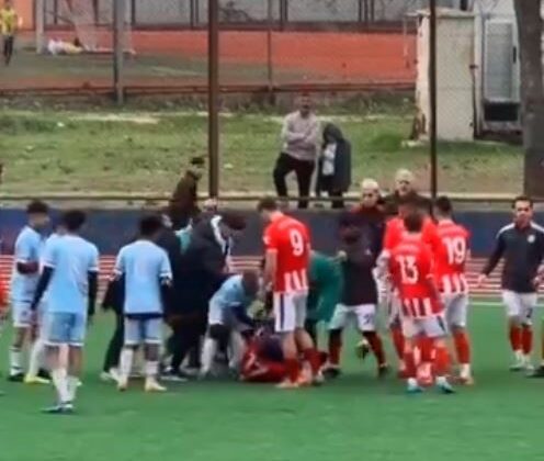 Büyükçekmece’de amatör lig maçında sahada tekme tokat kavga