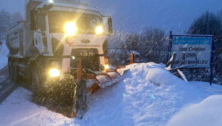 Büyükşehir’den karla mücadelede yoğun mesai
