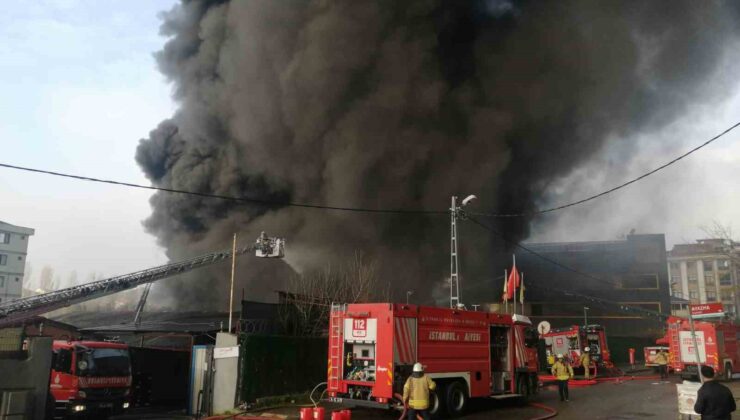 Çekmeköy’de lastik deposunda yangın çıktı