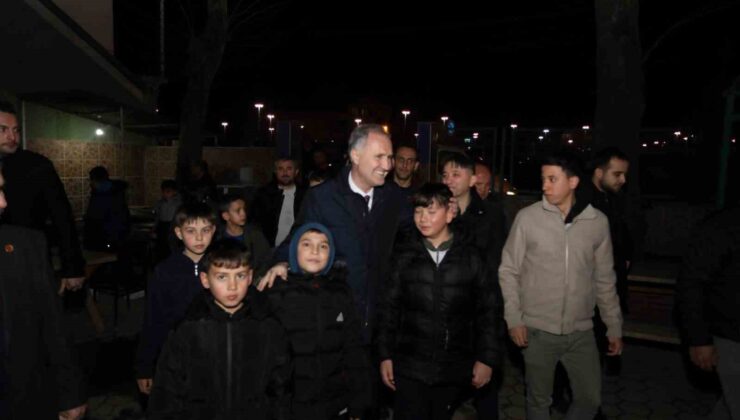 İnegöl Belediyesi’nden 2 camide kandil ikramı