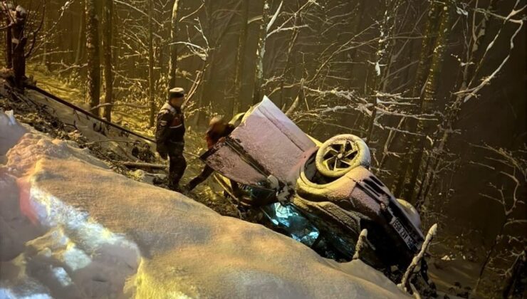 Kar kazayı beraberinde getirdi: Cip şarampole yuvarlandı, 3 kişi yaralandı