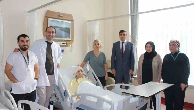 Karasu’da bir ilk: 81 yaşındaki meme kanseri kadın, cerrahi operasyonla sağlığına kavuştu
