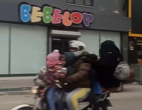 Motosiklete 6 kişi bindiler, adeta ölümle dans ettiler