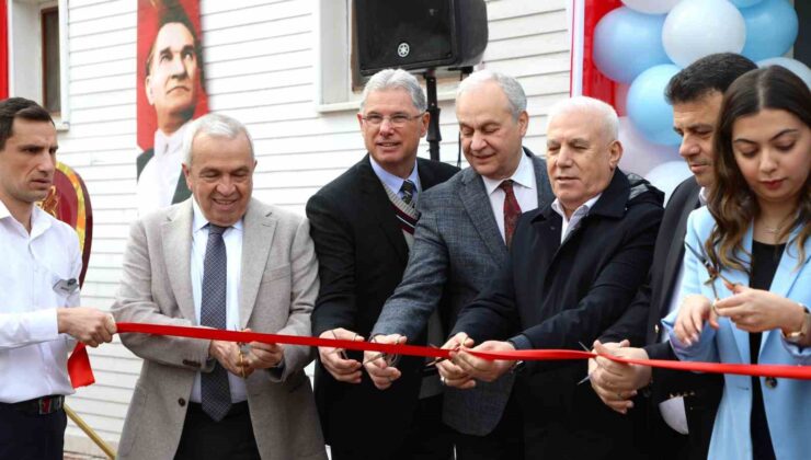 Mudanya kapalı yüzme havuzu açıldı