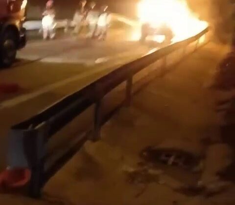 Otomobil alevlere teslim oldu: O anlar kamerada