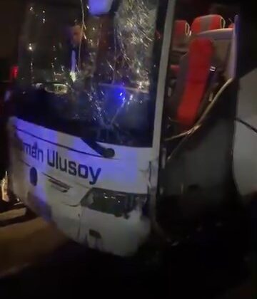 Şoför fenalaştı, direksiyona geçen kadın yolcu faciayı önledi