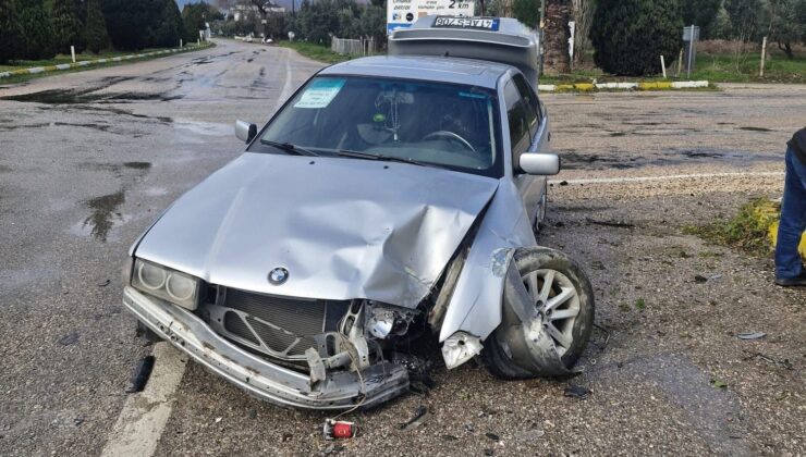 Trafik ışıklarına çarptı