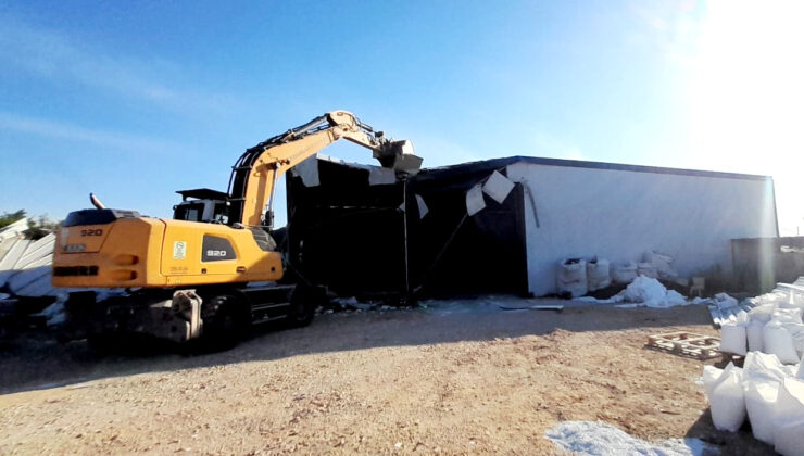 Tarım arazileri kaçak yapılardan temizleniyor
