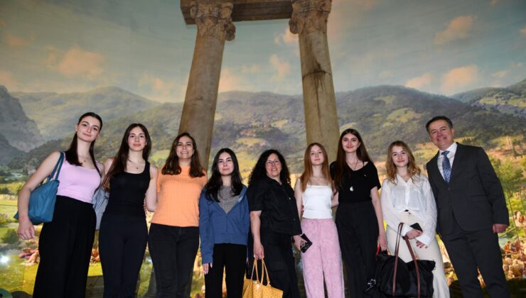 Başkan Aydın örnek liselilerle Osmangazi’de bir araya geldi