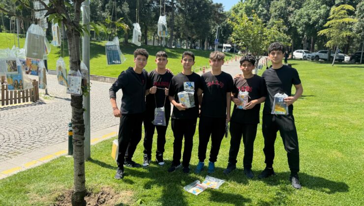 Bursa’da ağaçlar ‘kitap’ açtı