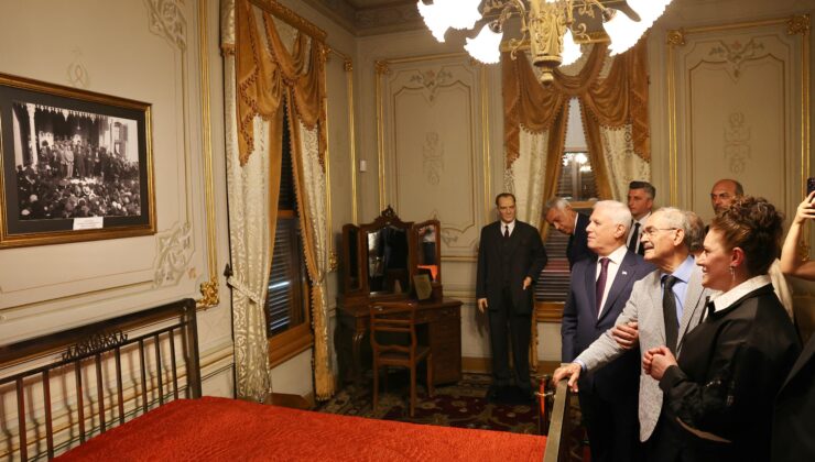 Atatürk’ün balmumu heykeli, Hünkâr Köşkü’nde sergileniyor