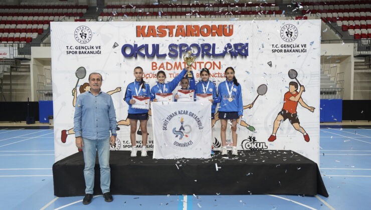 Osmangazili badmintonculardan namağlup şampiyonluk