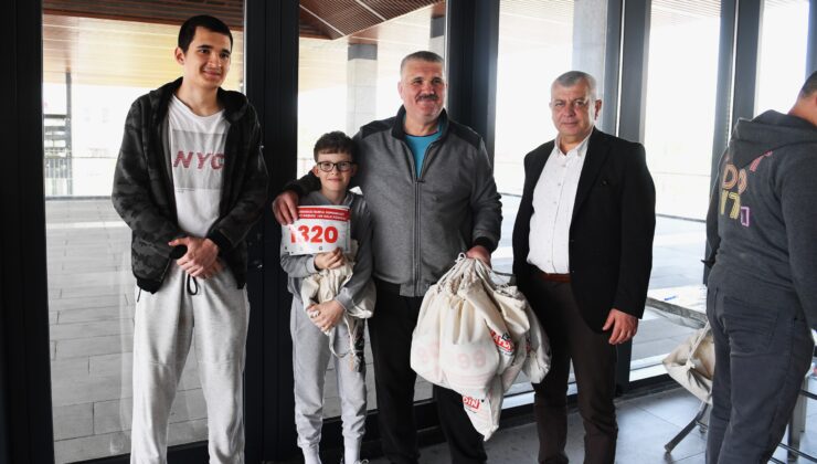 Tarihi koşuya katılacak sporseverler numaralarını aldı