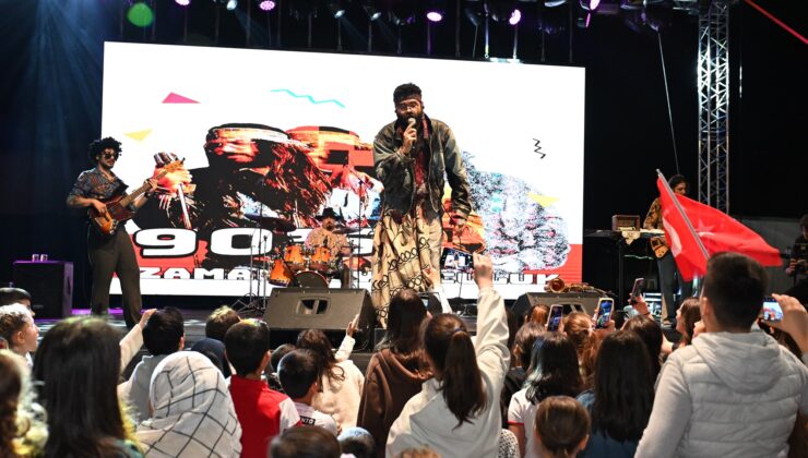 Gençlere Gündüz Yarışma Gece Konser