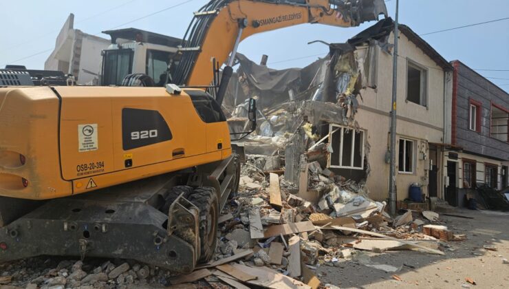 Kaçak yapı yerle bir edildi