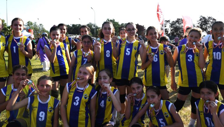 Genç voleybolcuların kalbi Osmangazi’de attı