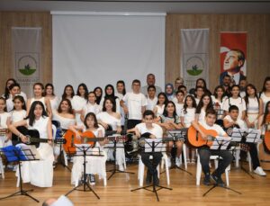 Yetenek Evi öğrencilerinden yılsonu şöleni