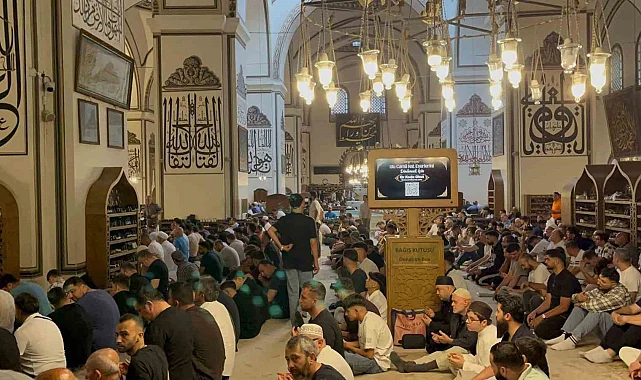 Bayram Sabahı Bursa’da Manevi Yoğunluk: Ulu Cami Dolu Taştı
