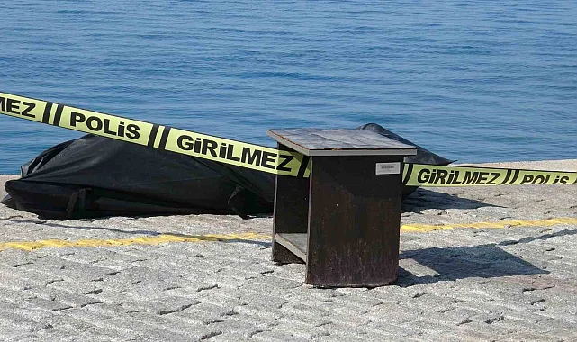 Manzara izleyen vatandaşlar fark etti, denizde erkek cesedi bulundu