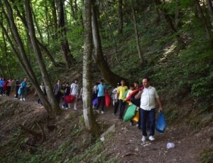 Gençlerden ‘Küreklidere’de Temizlik Harekâtı