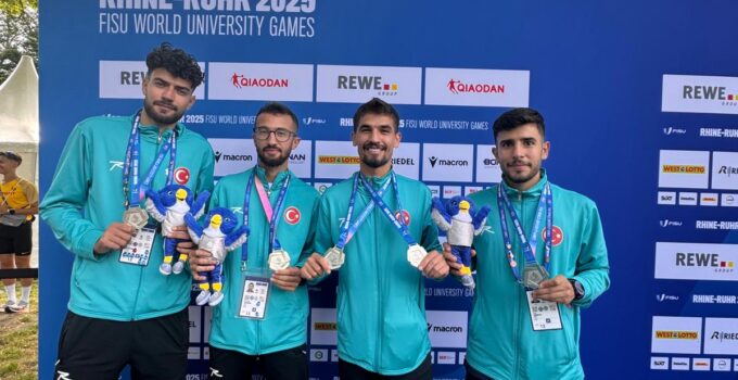 Osmangazili atletin milli forma ile madalya sevinci