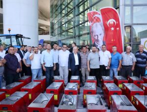 Büyükşehir’den kırsal mahallelere ekipman desteği