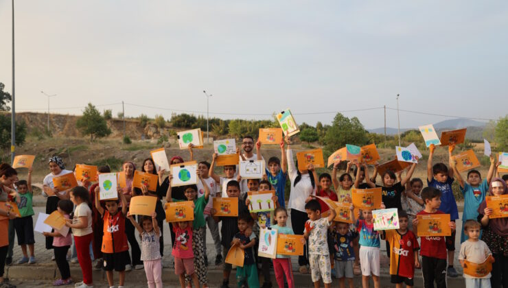 Çocukları gülümsetiyor, yaraları birlikte sarıyoruz