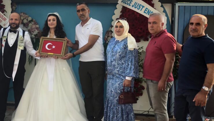 Mevlüt Yücesan Dünyaevine Girdi: Anlamlı Düğünde Türk Bayrağı Hediye Edildi