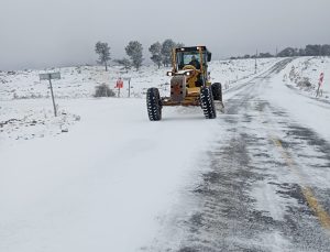 BURSA’DA KAR YAĞIŞI BAŞLADI: BÜYÜKŞEHİR EKİPLERİ SAHADA