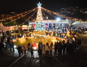 YENİ YIL COŞKUSU, ‘BURSA YENİ YIL MEYDANI’NDA YAŞANIYOR