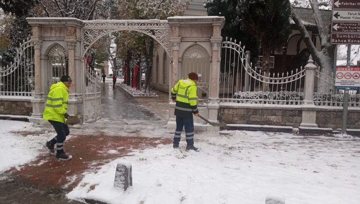 BÜYÜKŞEHİR KAR VE LODOSA GEÇİT VERMEDİ