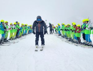 BÜYÜKŞEHİR’LE ÖĞRENCİLERİN KAYAK KEYFİ