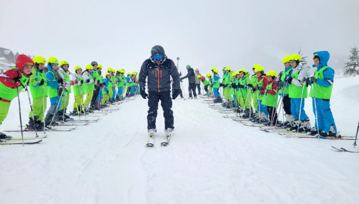 BÜYÜKŞEHİR’LE ÖĞRENCİLERİN KAYAK KEYFİ