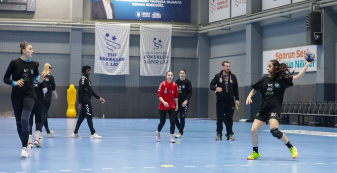 BÜYÜKŞEHİR HENTBOL TAKIMI LİGDE VE AVRUPA’DA FIRTINA GİBİ ESİYOR