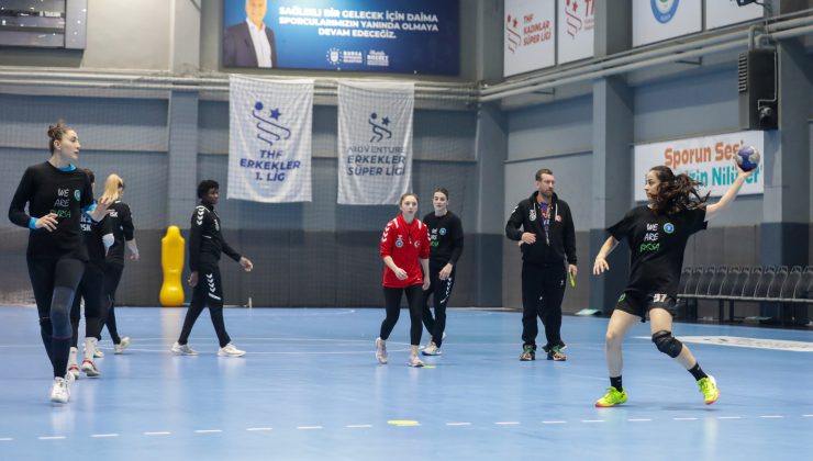 BÜYÜKŞEHİR HENTBOL TAKIMI LİGDE VE AVRUPA’DA FIRTINA GİBİ ESİYOR