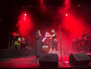 BURSA’DA GAYE SU AKYOL İLE MÜZİK DOLU GECE