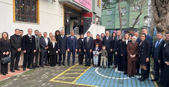 BURSA’DA ÖĞRENCİLERİN KARNE HEYECANI